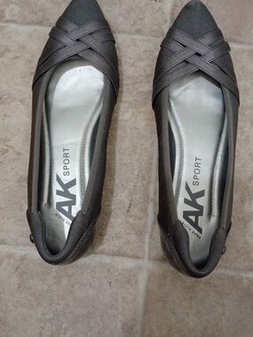 Grey pointed-toe flats from Anne Klein Size 10M